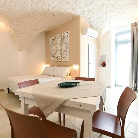 La Scala Del Borgo * Чистернино