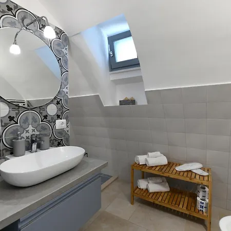 La Scala Del Borgo Чистернино